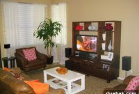 Refined Repose: Leather and Dark Wood Anchor a Neutral Living Space