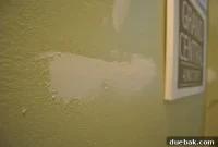 Repairing Uneven Drywall with Spackle