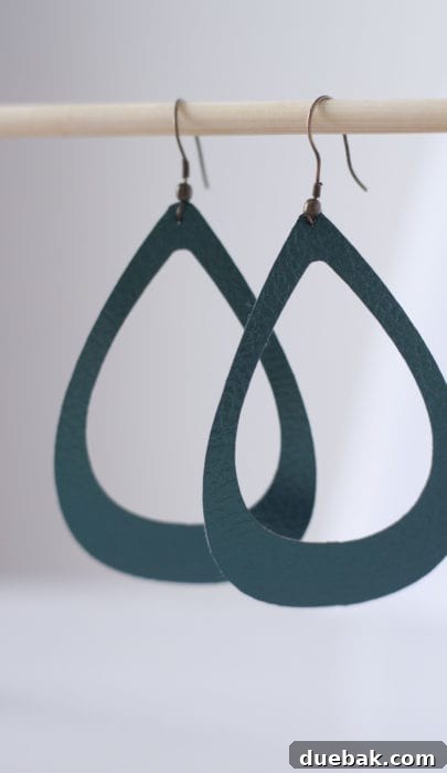 Crafting Chic Faux Leather Earrings 4 Cricut Design Space interface for earring design