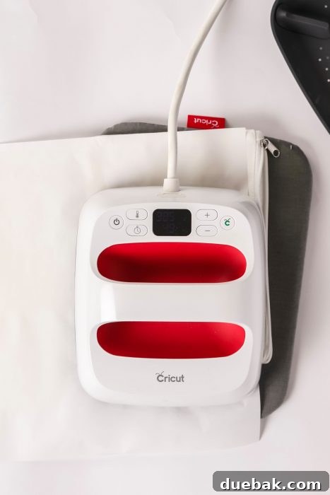 Craft a Custom Infusible Ink Makeup Bag 6 Applying heat with the EasyPress for Infusible Ink