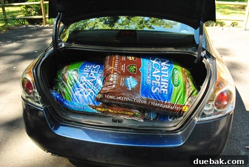 Maximize Your Home's Selling Potential: Clean and Mulch 3 Freshly applied mulch in garden beds, enhancing curb appeal.