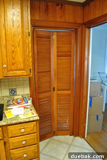 Master Frosted Glass: The Bubble-Proof Method 4 Bi-fold door providing temporary privacy