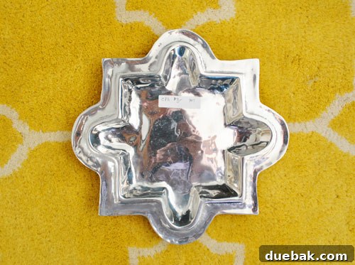 Silver quatrefoil decorative tray