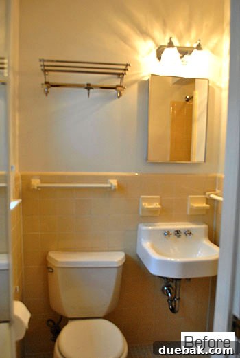 Original yellow-beige guest bathroom, attached to the guest bedroom