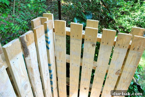 Turn Pallets Into Garden Gold 10 Close up of pallet slats for aeration