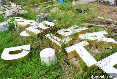 Delaware's Hidden Thrift Treasures 6 Illuminated white and gold sign letters, wired to light up, found at the Ole Sale Barn