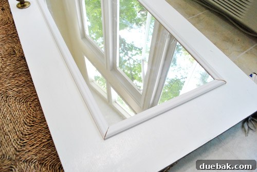 Thin, flimsy trim on the mirror