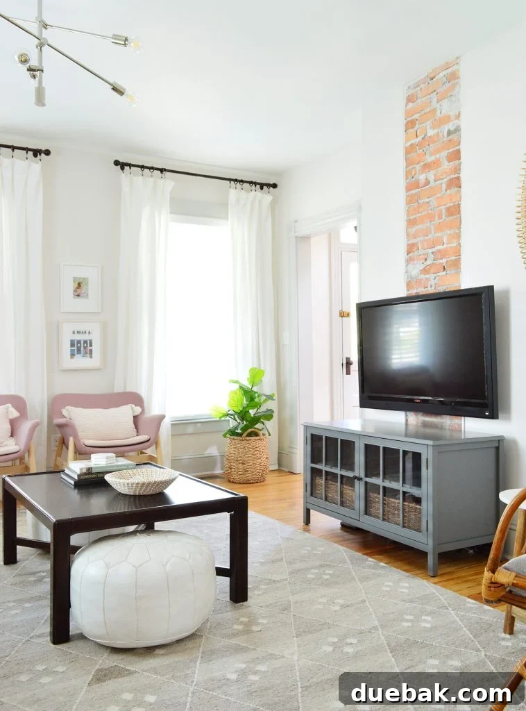 Beach house living room featuring a cozy tan diamond pattern rug, grounding the seating area with coastal elegance.