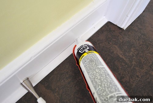 Applying caulk to shoe molding seams