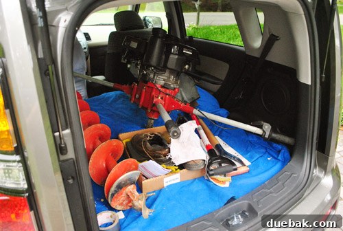 Two-man auger in the trunk of a car