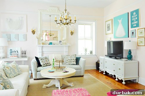 Farmhouse Drifters A Happy Country Home 6 Traditional Farmhouse Vintage Style With Lots Of Artwork And Chandelier