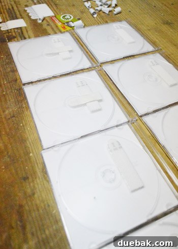 Hanging method for jewel case frames