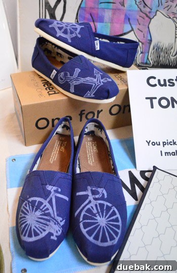 Matt Butler's custom-printed Toms shoes with a continuous bike-themed design when paired