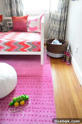 Full view of the daybed with the new sheets and baskets