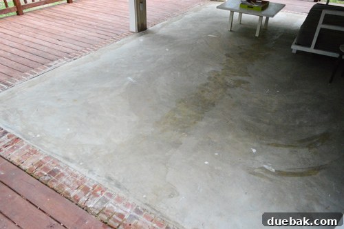 Beton Zemin İçin Boya mı Fayans mı? 4 Sunroom concrete floor being considered for renovation, highlighting its current condition