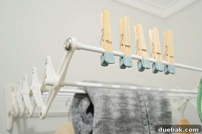 Compact drying rack when closed