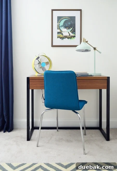 Boys Outer-Space-Bedroom Simple-Writing-Desk