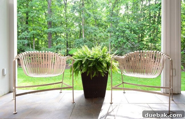 Master Secondhand Shopping: 4 Winning Strategies 9 Two chairs successfully delivered to the buyer's home, illustrating the convenience of seller delivery.
