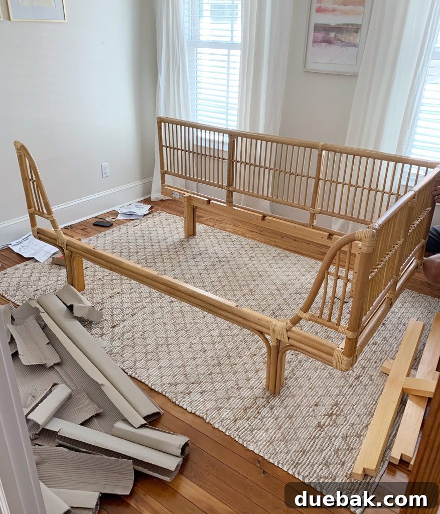 4 Smart Decor Hacks for an Effortless Home Transformation 7 Daybed and rug positioned in the beach house middle bedroom