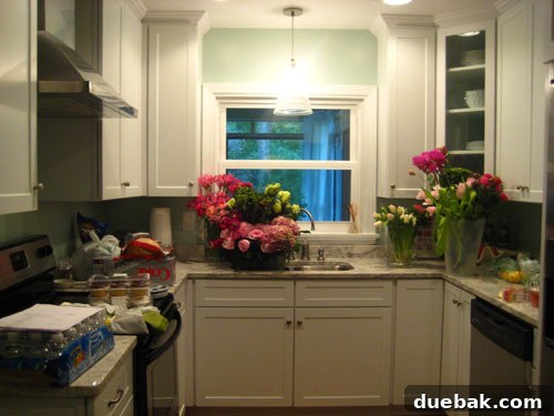 kitchen1 Kitchen with flowers