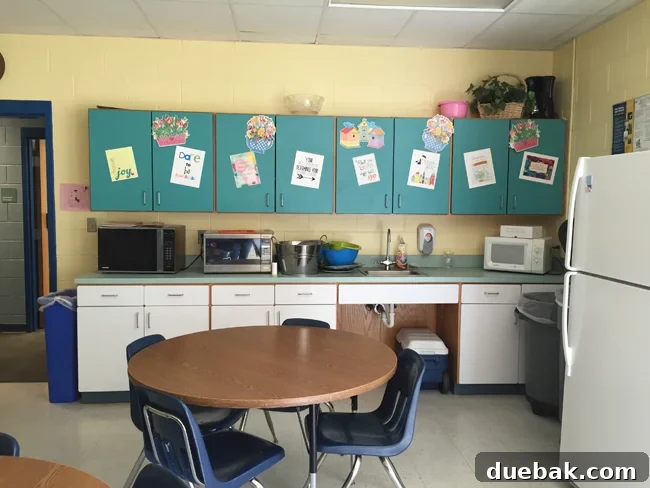 teachers-lounge-before-kitchen-side